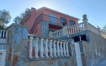 Vista exterior de Casa o xalet en venda en Calafell amb Terrassa, Piscina i Balcó