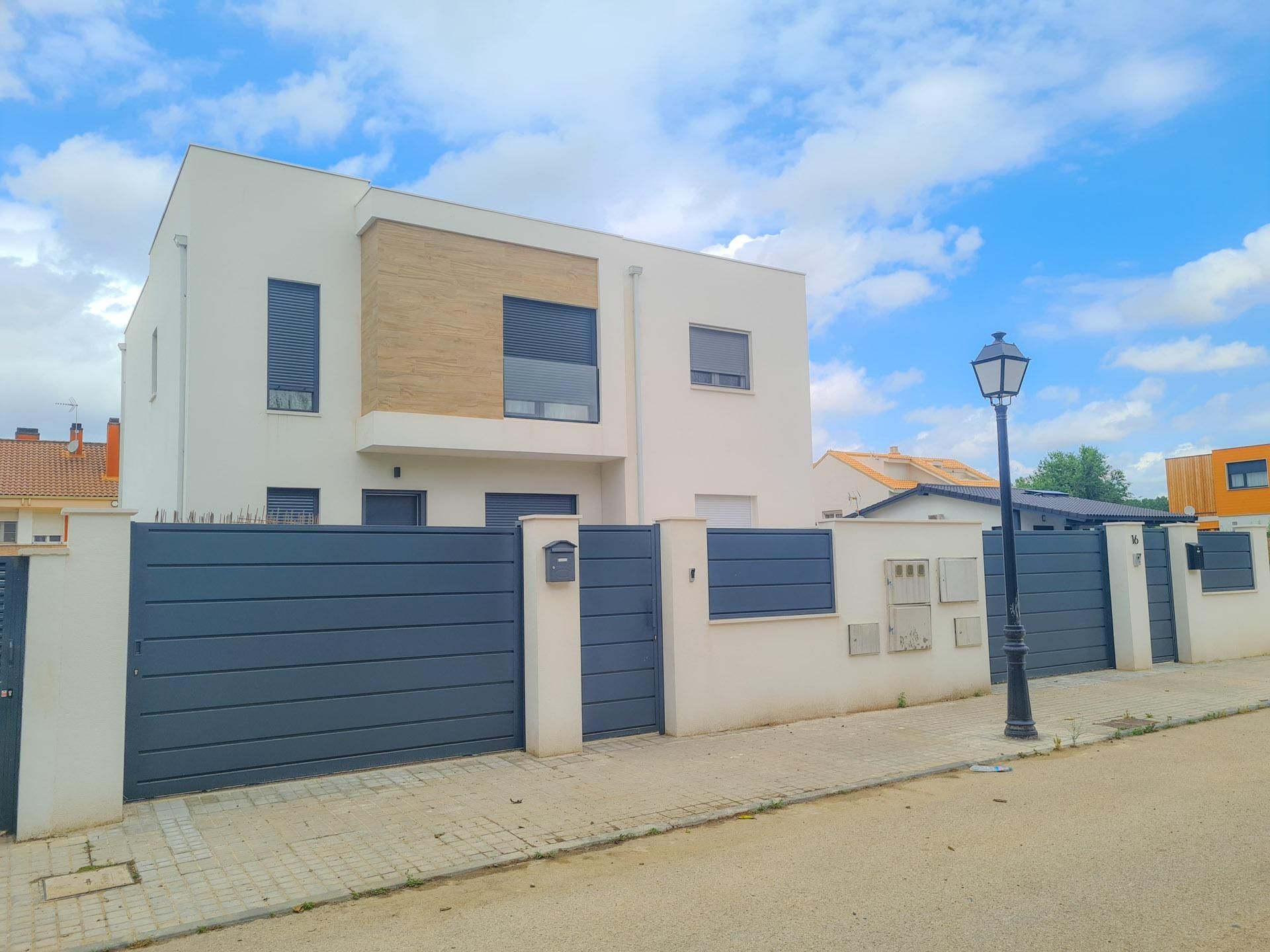Exterior view of Single-family semi-detached for sale in Valdepiélagos  with Heating
