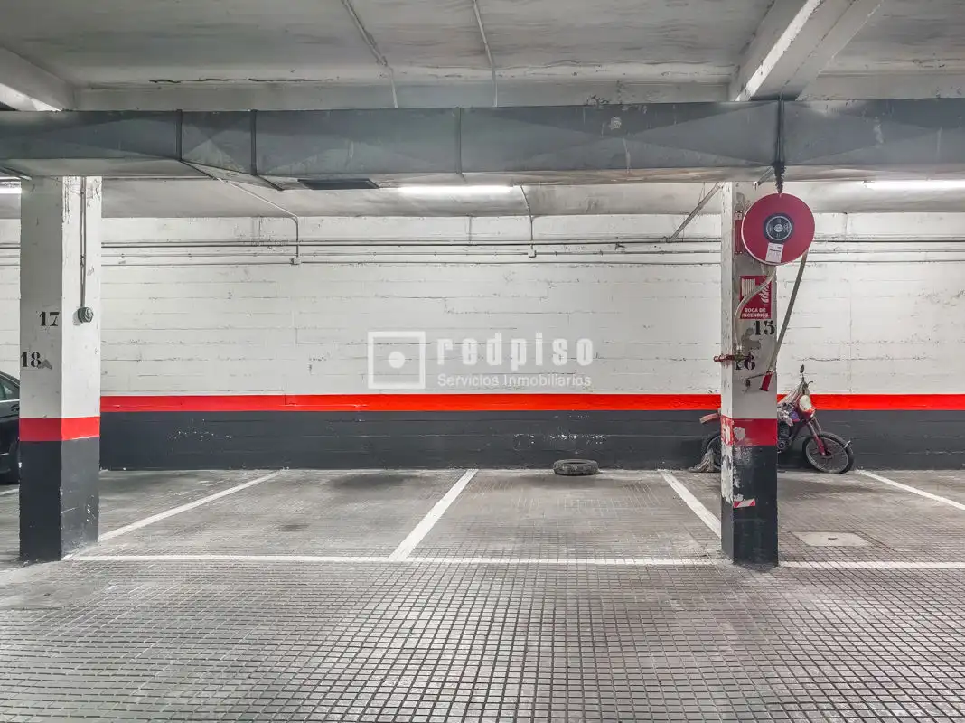 Aparcament de Pis en venda en Madrid amb Aire condicionat, Calefacció i Jardí privat