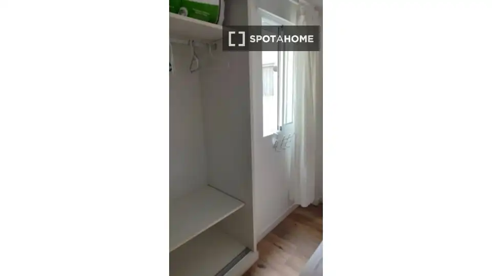 Habitación de Piso de alquiler en Valencia con Aire acondicionado, Calefacción y Amueblado