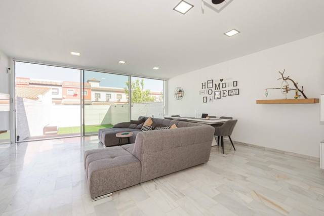 Casa-chalet en Venta en C. Fernán Caballero en Huévar del Aljarafe