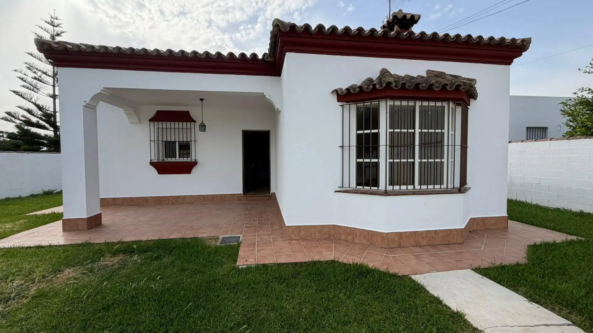 Exterior view of Houses for sale in Chiclana de la Frontera  with Terrace
