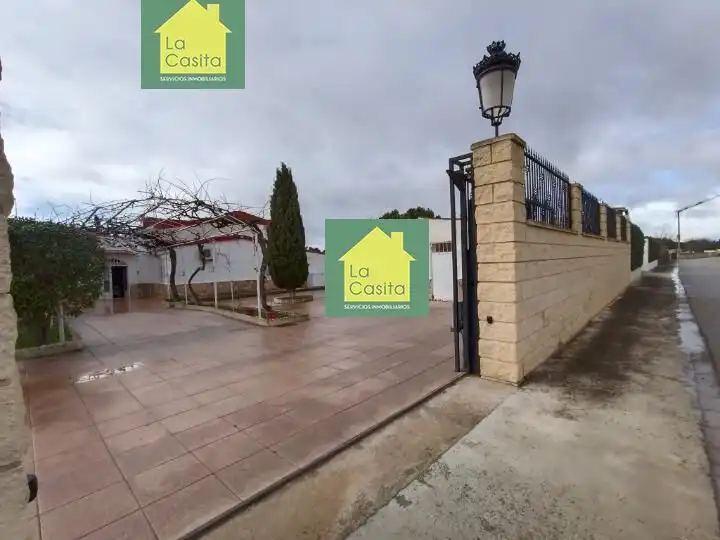 Vista exterior de Casa o xalet en venda en Albacete amb Aire condicionat, Jardí privat i Traster