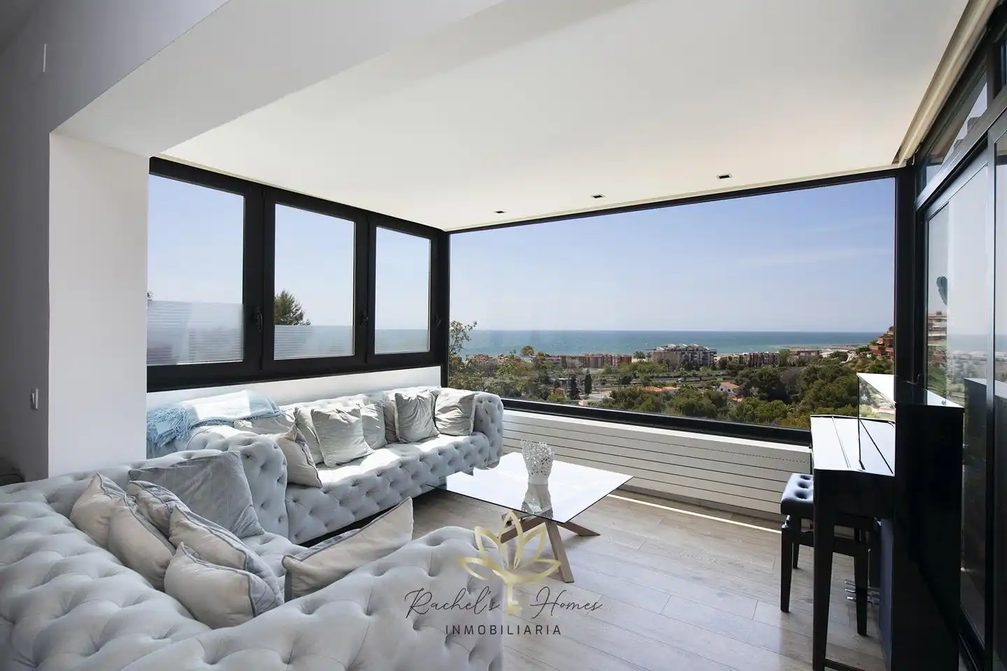 Sala de estar de Casa o chalet en venta en Sitges con Aire acondicionado, Calefacción y Jardín privado