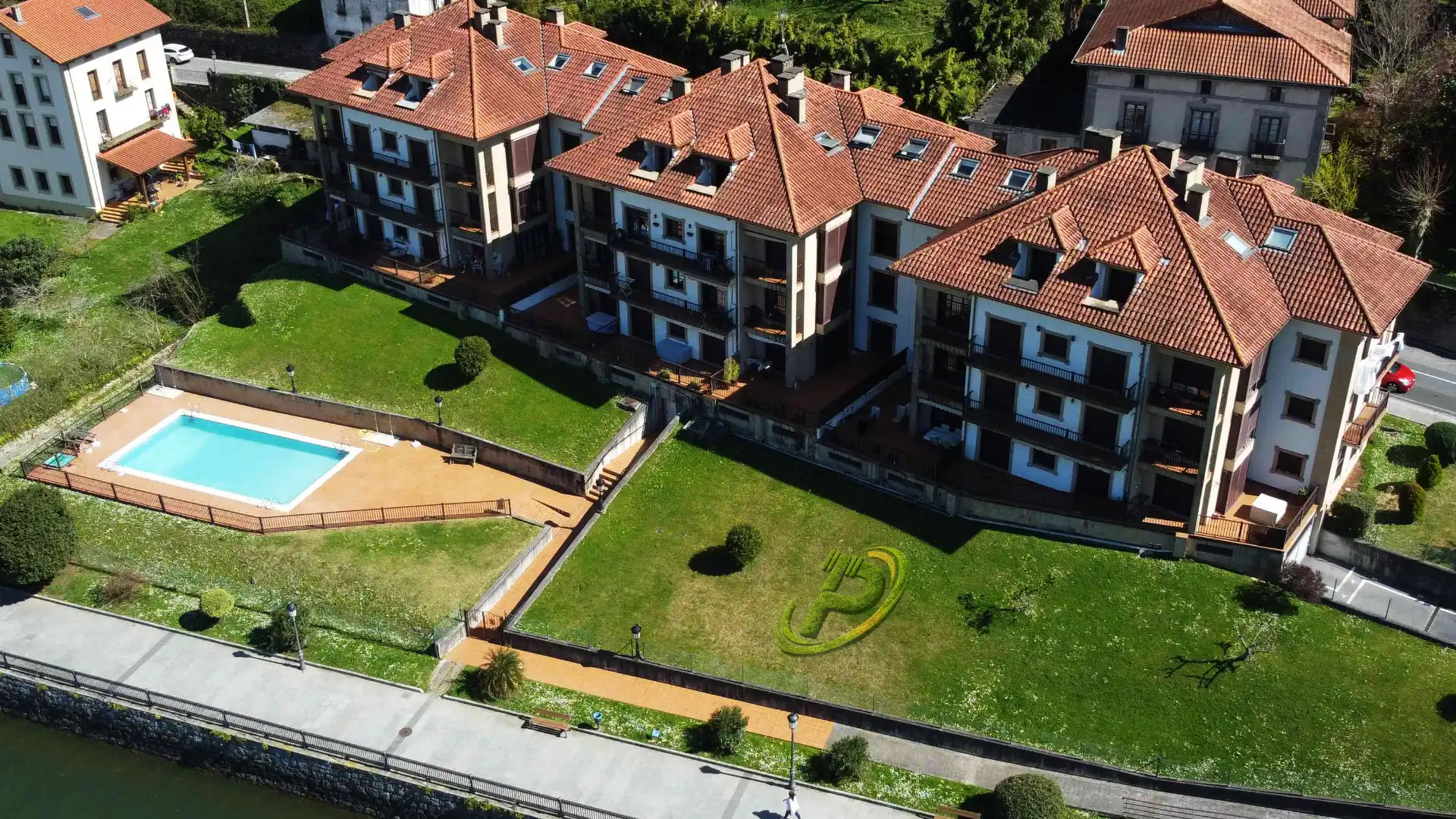 Vista exterior de Piso en venta en Limpias con Terraza, Trastero y Piscina comunitaria