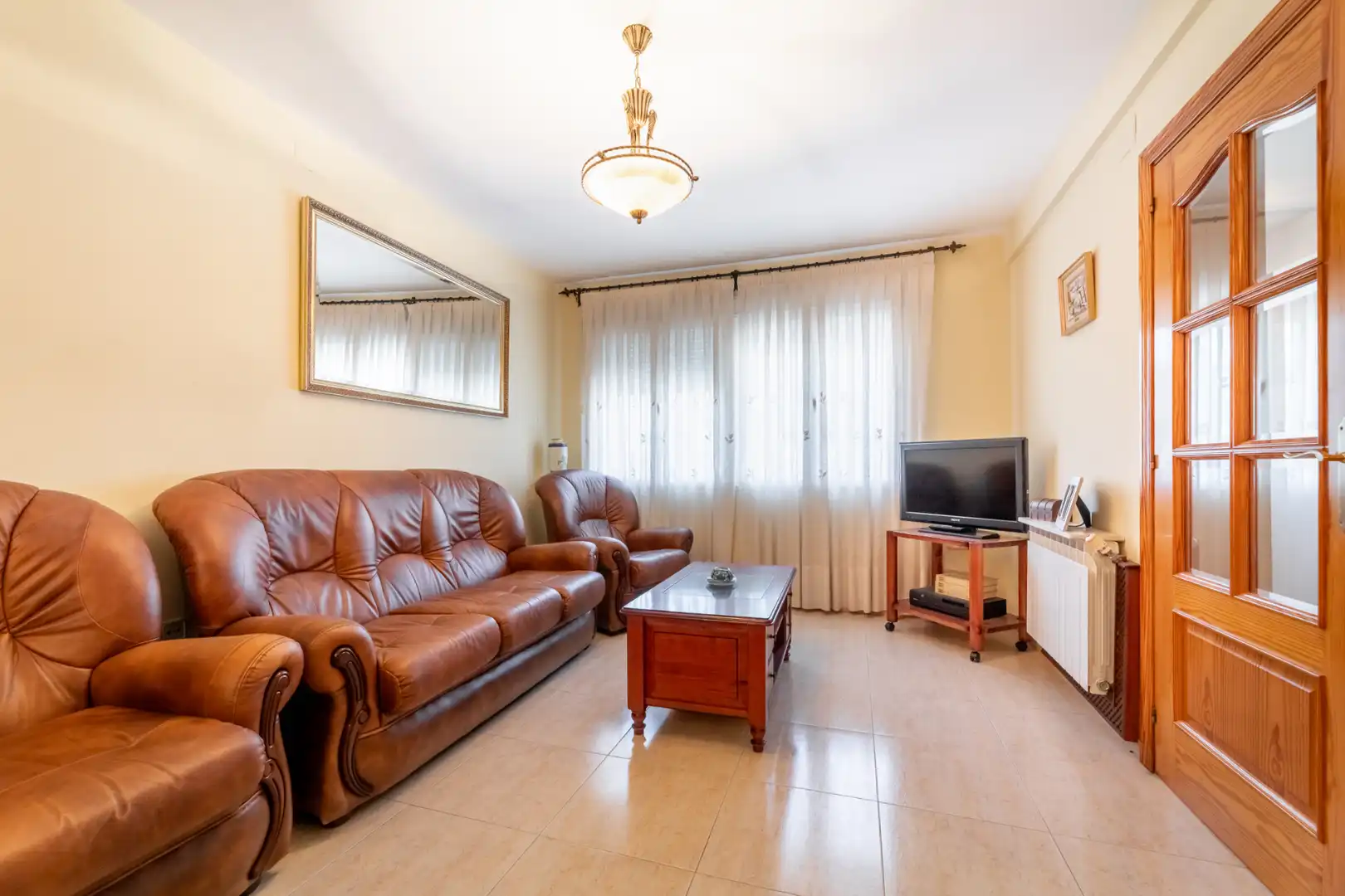 Sala de estar de Casa adosada en venta en Chiloeches con Calefacción y Balcón