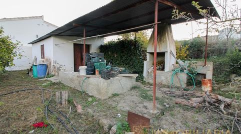 Se vende parcela con pequeña casa por Cortijo Benítez