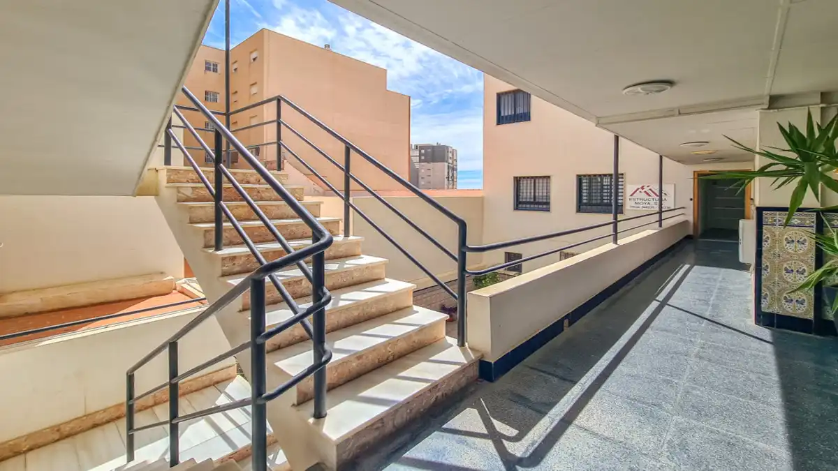 Vista exterior de Oficina en venta en Roquetas de Mar