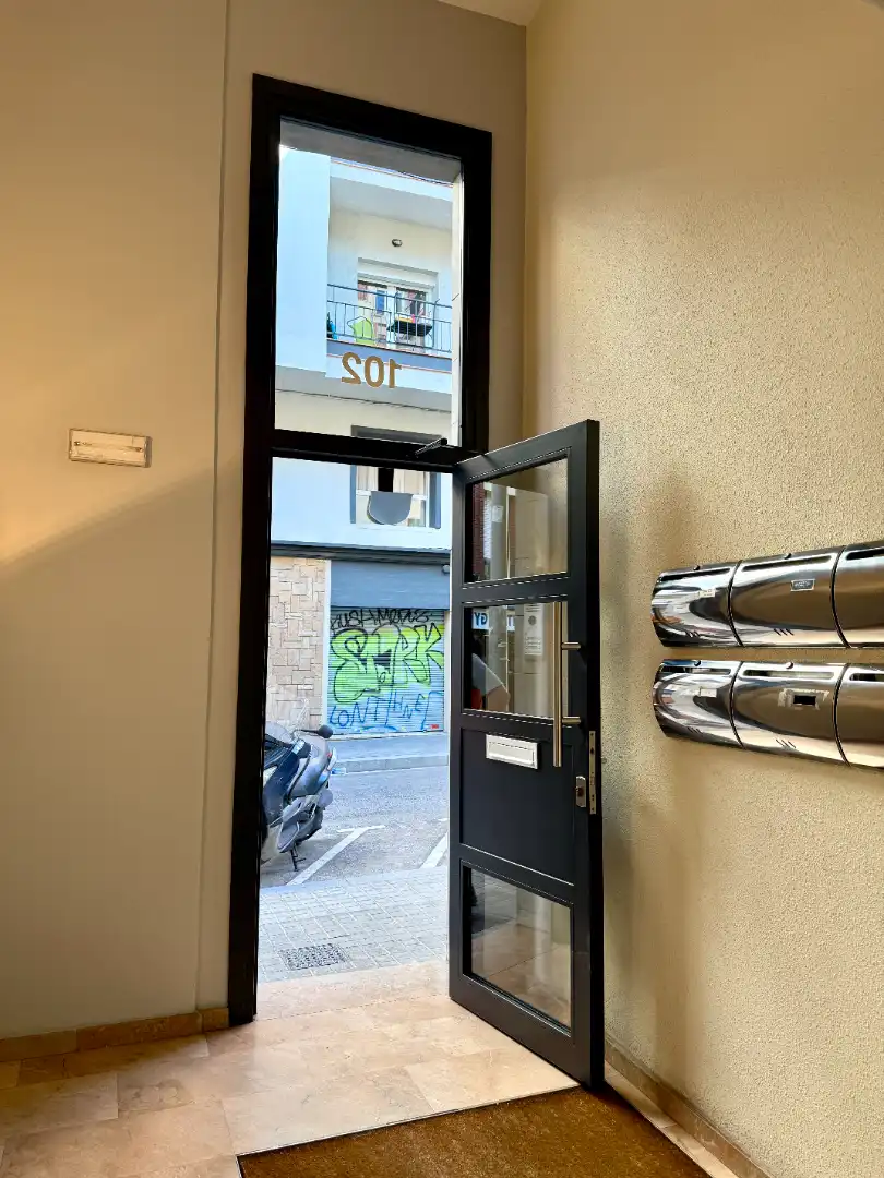 Wohnung zum Verkauf in Barcelona mit Heizung, Terrasse und Alarm