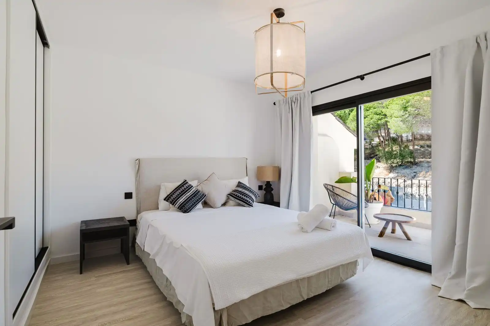 Bedroom of Houses for sale in Marbella  with Air Conditioner, Terrace and Community pool