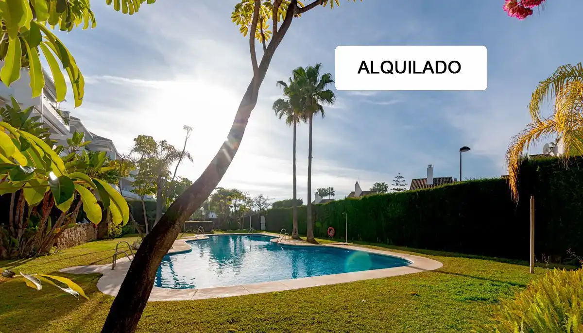 Jardín de Piso en venta en Marbella con Calefacción, Terraza y Piscina comunitaria