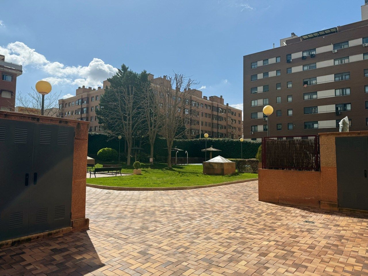 Jardí de Pis de lloguer en  Madrid Capital amb Aire condicionat, Calefacció i Terrassa