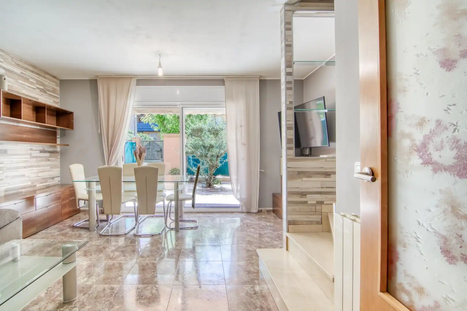 Comedor de Casa adosada en venta en Figueres con Calefacción, Jardín privado y Balcón