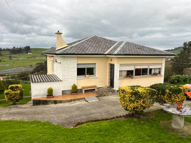 Casa-chalet en Venta en Calle Virgen del Monte en Bárcena de Cudón - Gomazo