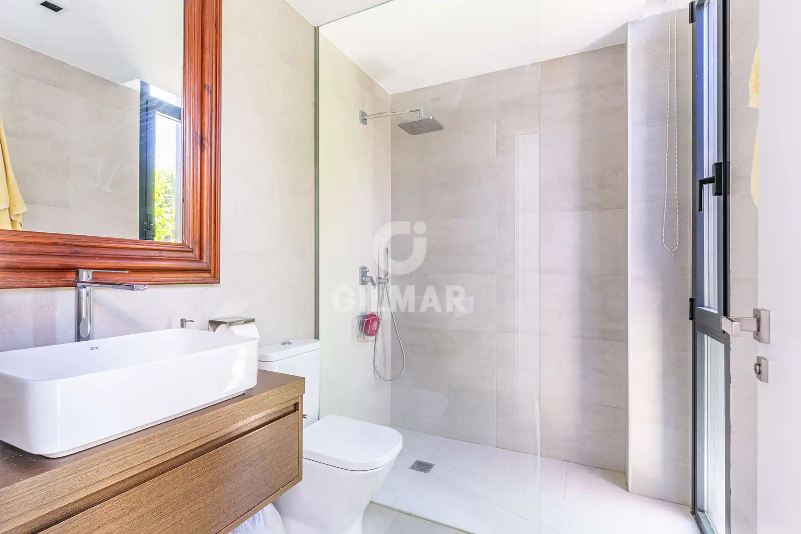 Bany de Casa o xalet en venda en Madrid amb Calefacció, Jardí privat i Piscina