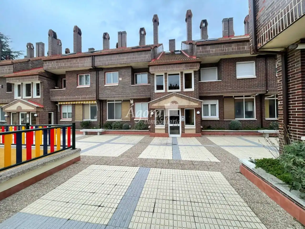 Vista exterior de Dúplex en venta en Valladolid con Calefacción, Parquet y Terraza