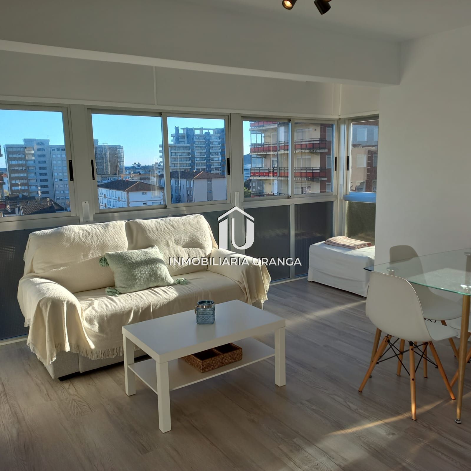 Vista exterior de Piso en venta en Laredo con Calefacción