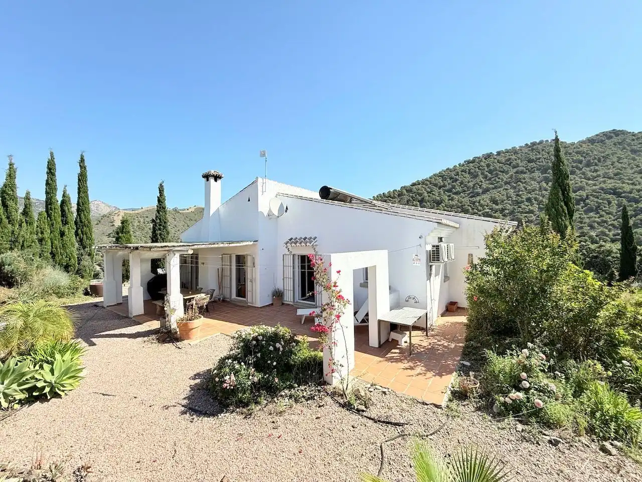 Vista exterior de Casa o xalet en venda en Frigiliana amb Aire condicionat, Calefacció i Jardí privat