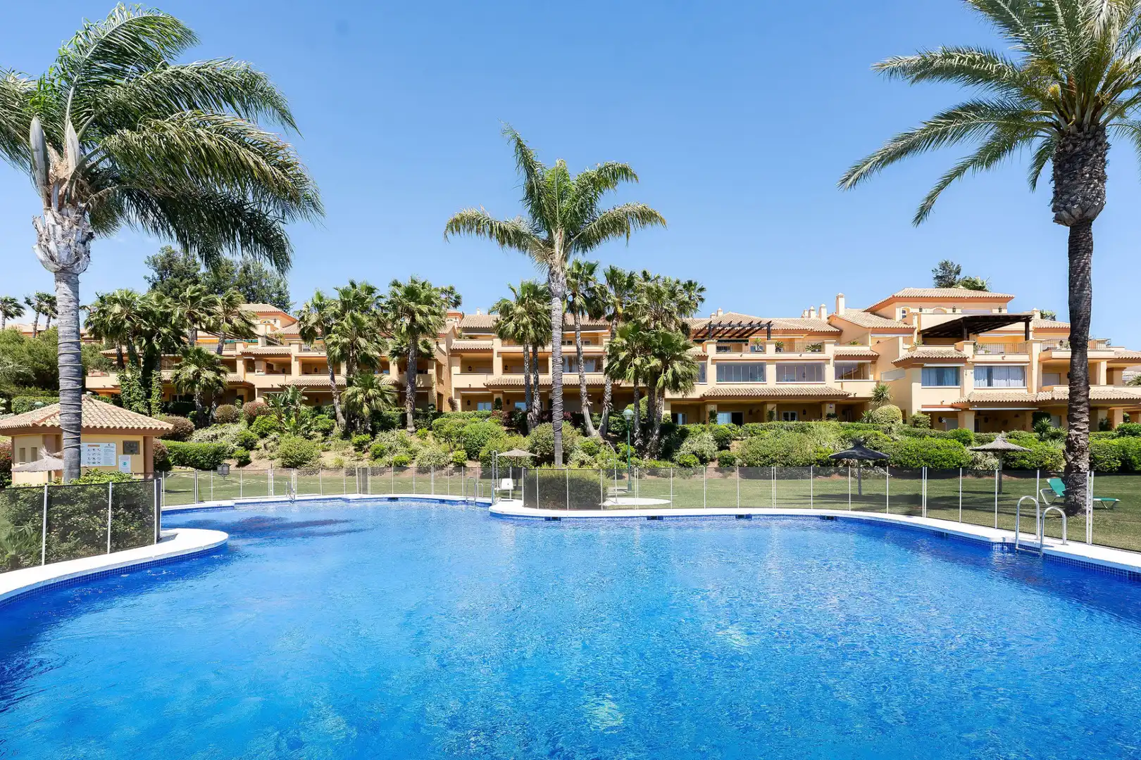 Jardín de Planta baja en venta en Marbella con Aire acondicionado, Jardín privado y Terraza