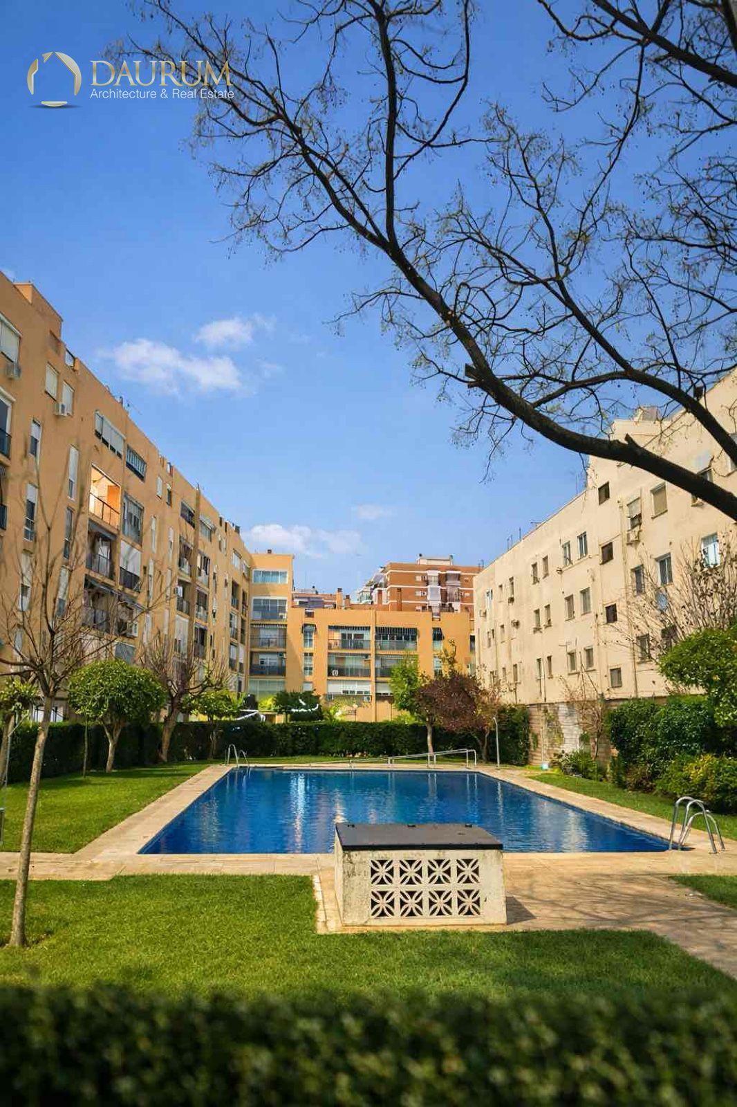 Vista exterior de Piso en venta en  Sevilla Capital con Piscina, Amueblado y Piscina comunitaria