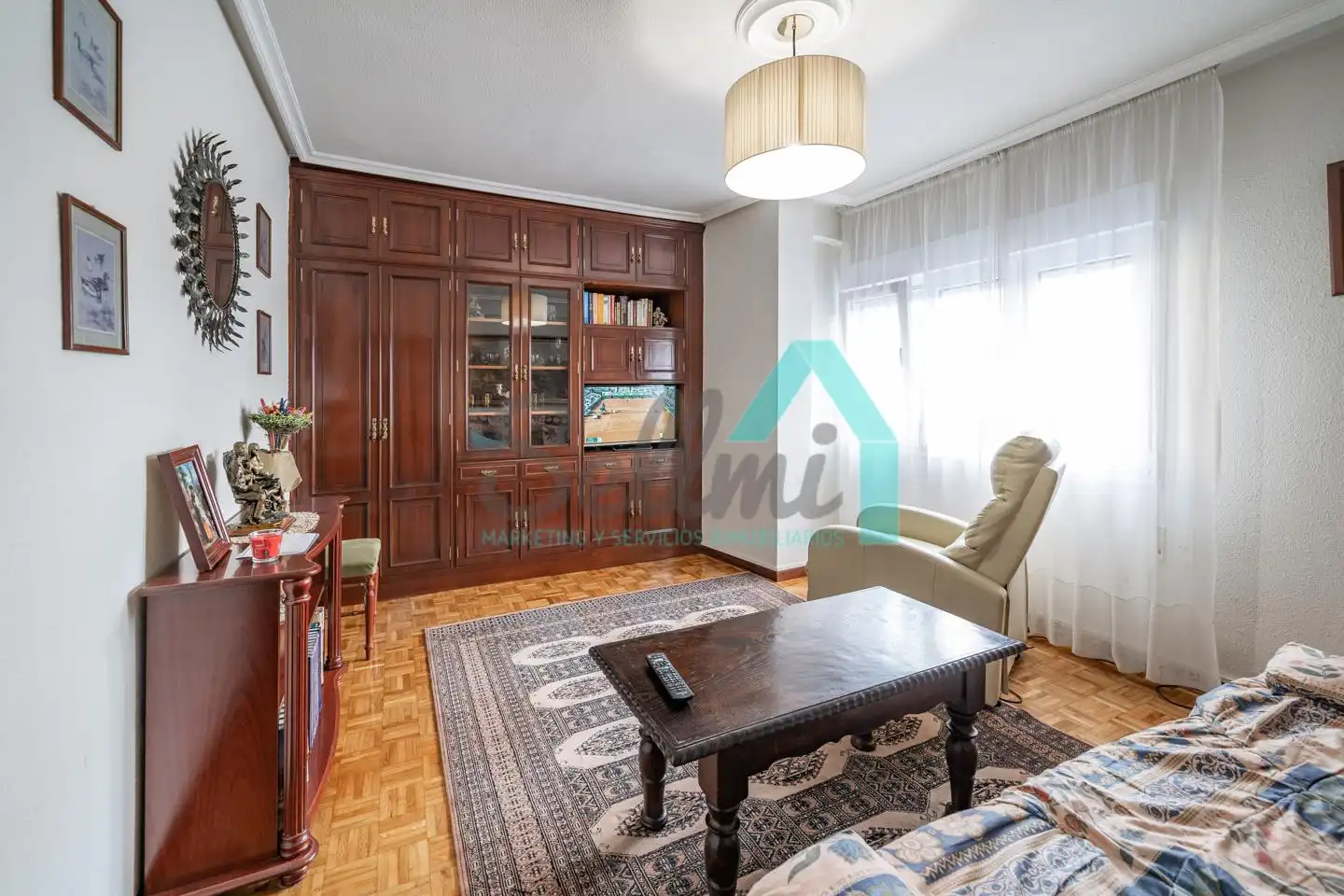 Sala de estar de Piso de alquiler en Gijón  con Calefacción, Parquet y Amueblado