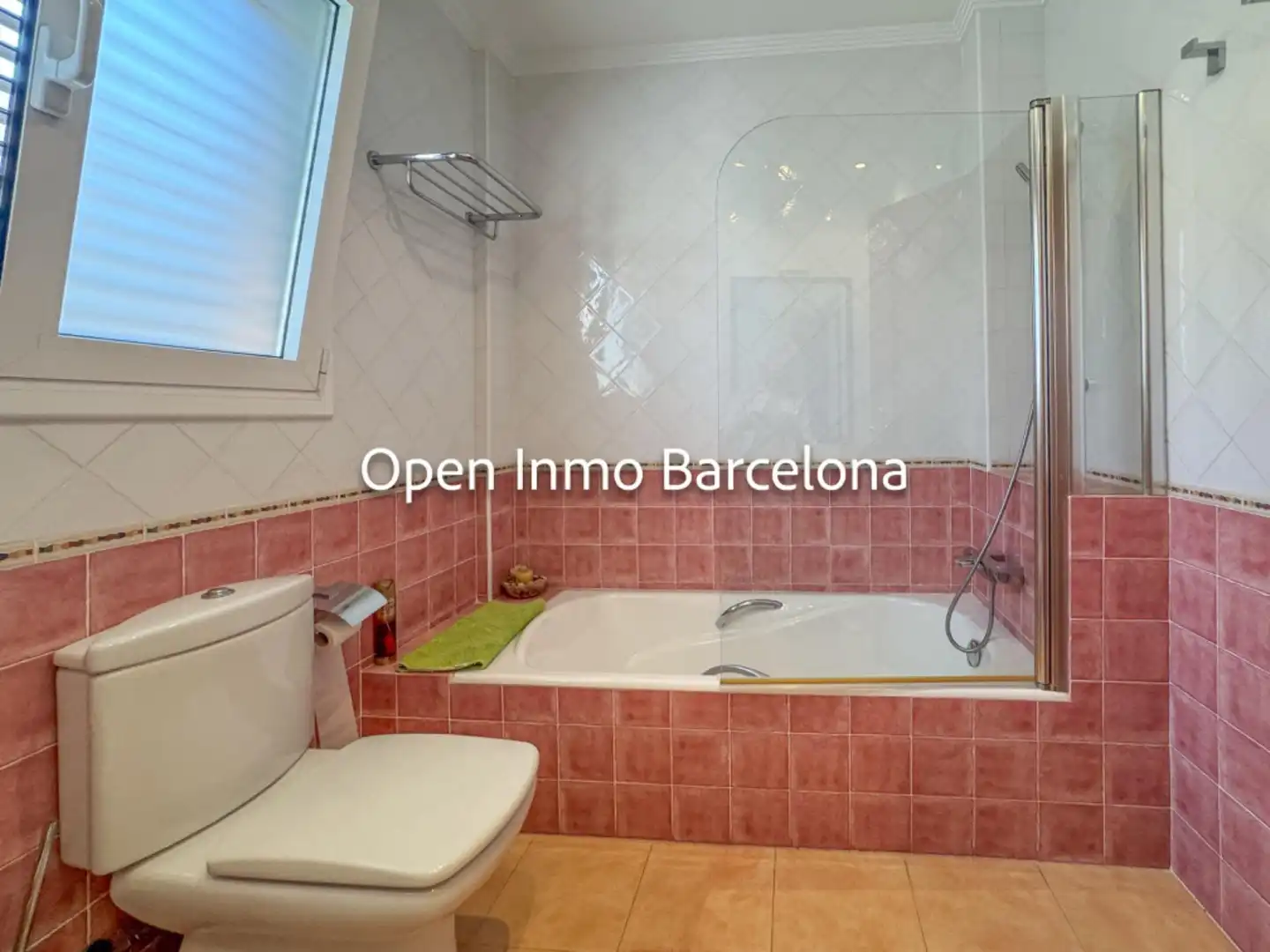 Bathroom of Houses for sale in Castelldefels  with Air Conditioner, Heating and Private garden