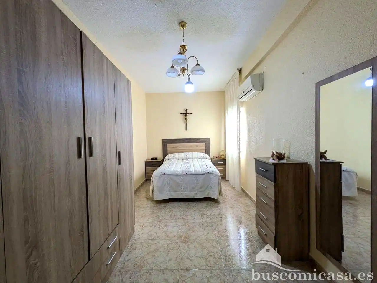 Dormitori de Casa o xalet en venda en Linares amb Aire condicionat, Terrassa i Balcó