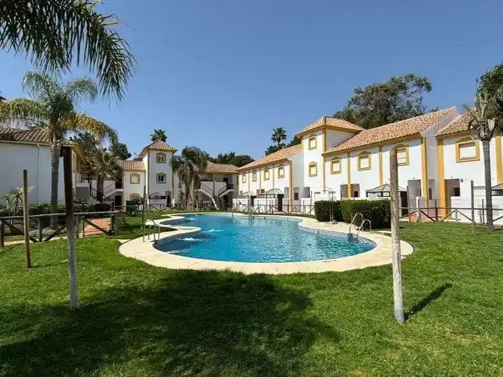 Vista exterior de Piso en venta en Islantilla con Aire acondicionado, Jardín privado y Piscina