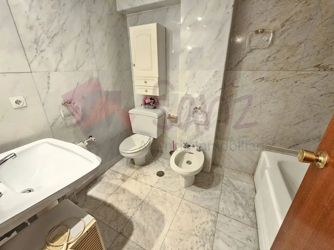 Baño de Piso de alquiler en  Logroño con Calefacción y Balcón