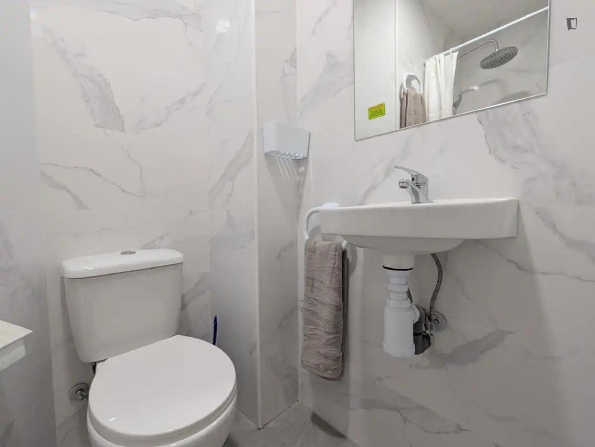 Bany de Apartament per a compartir en Madrid amb Moblat i Rentadora