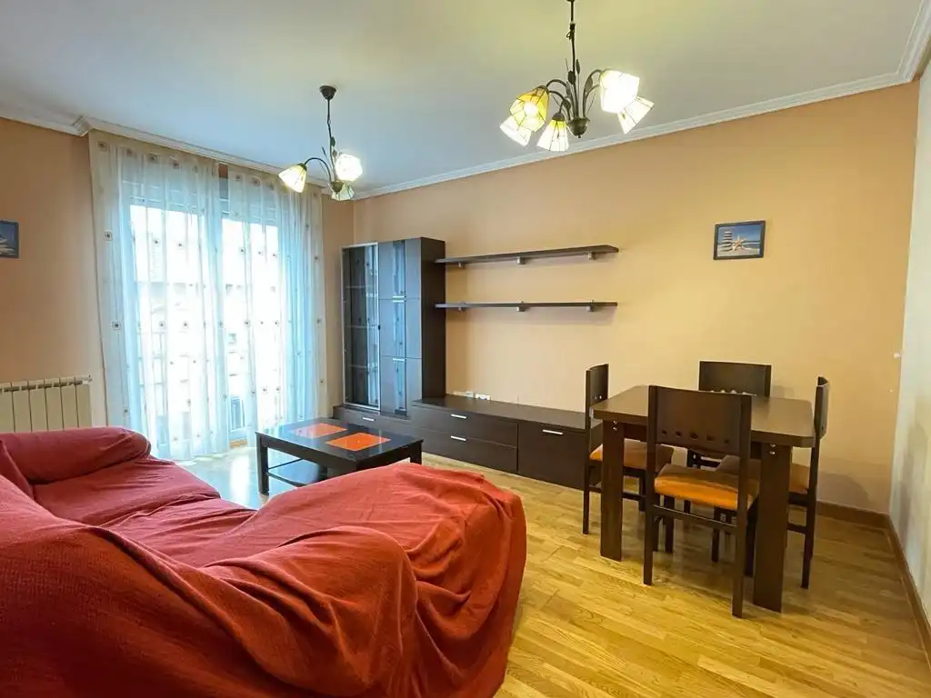 Sala de estar de Apartamento en venta en Ponferrada con Calefacción, Parquet y Trastero