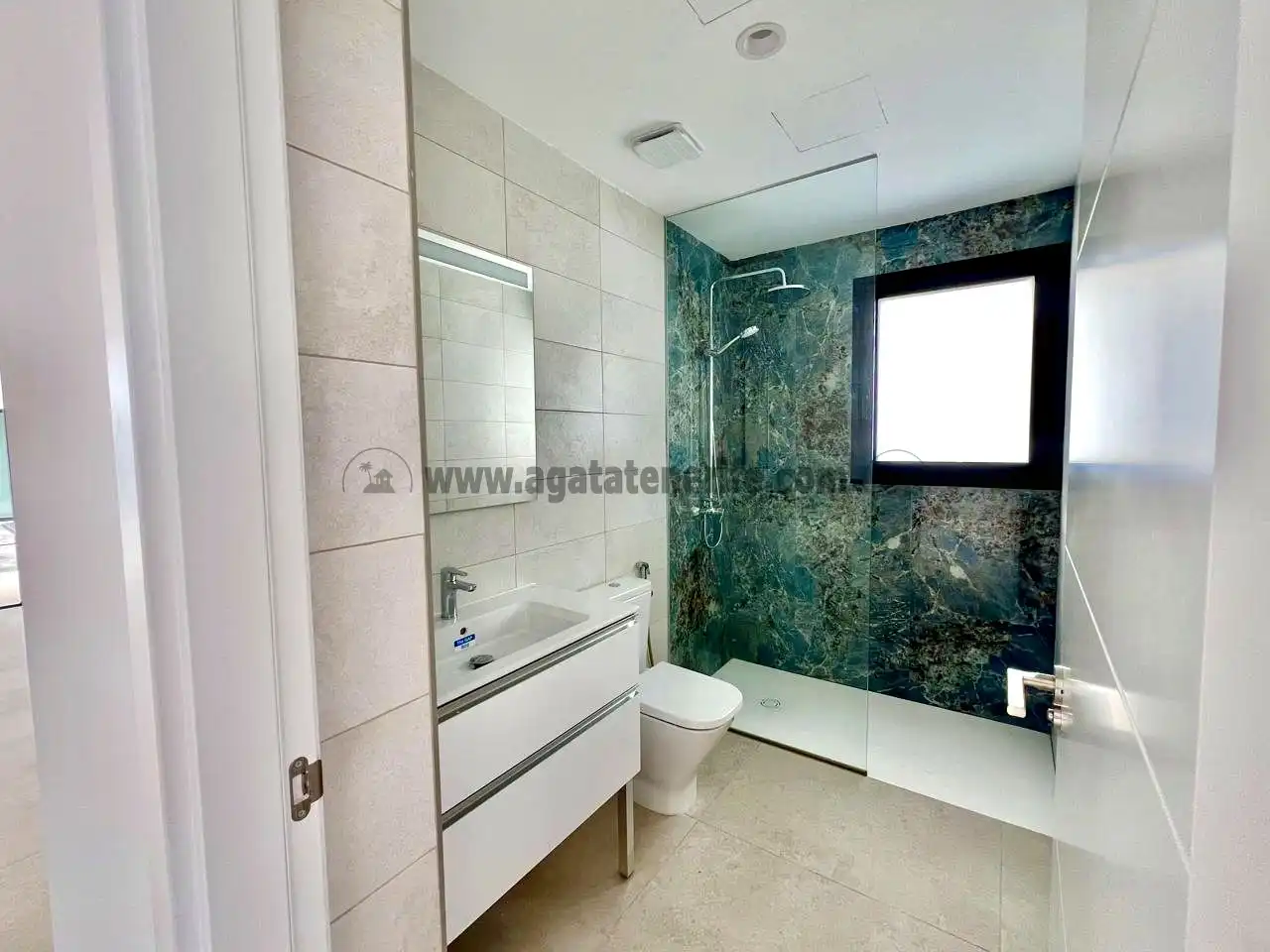 Bathroom of Houses for sale in Los Realejos  with Terrace, Swimming Pool and Balcony