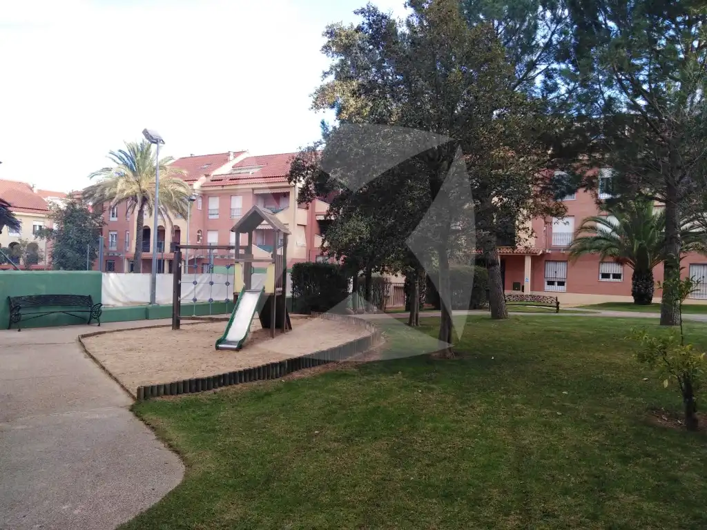 Vista exterior de Pis en venda en Badajoz amb Aire condicionat, Jardí privat i Terrassa