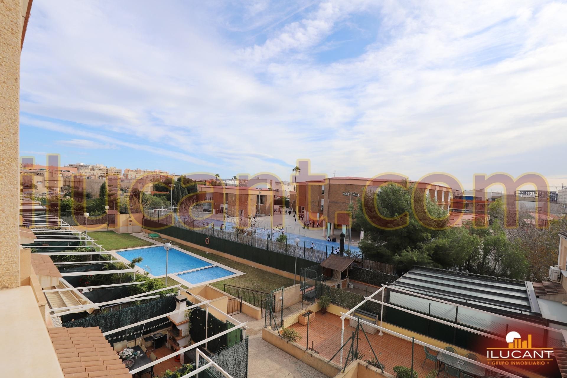 Piscina de Casa o xalet en venda en Alicante / Alacant amb Aire condicionat, Calefacció i Jardí privat