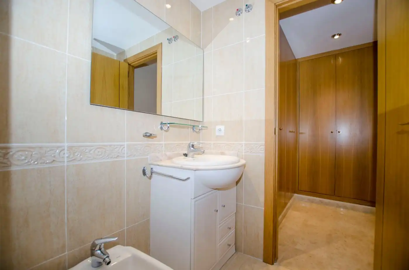 Baño de Piso de alquiler en Valencia con Aire acondicionado, Calefacción y Jardín privado