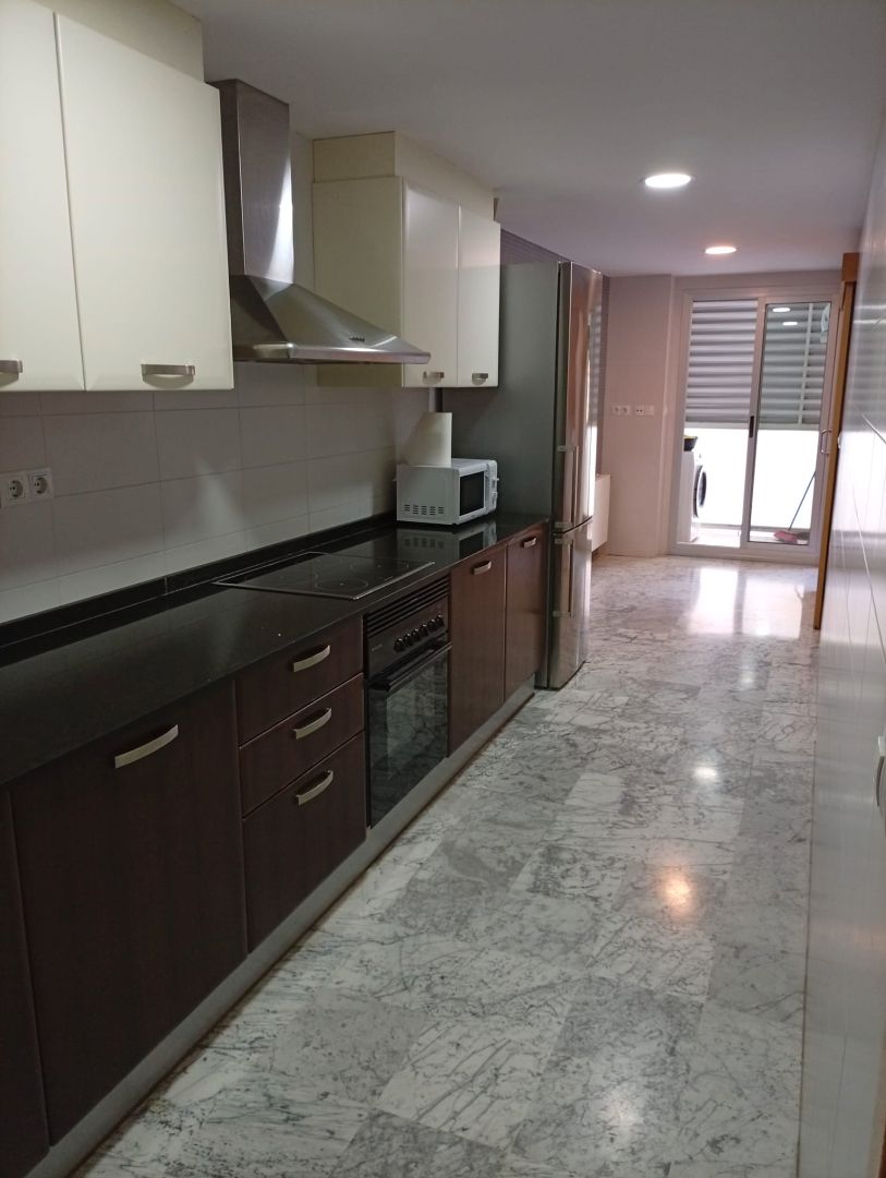 Kitchen of Flat to rent in  Valencia Capital  with Air Conditioner, Heating and Oven