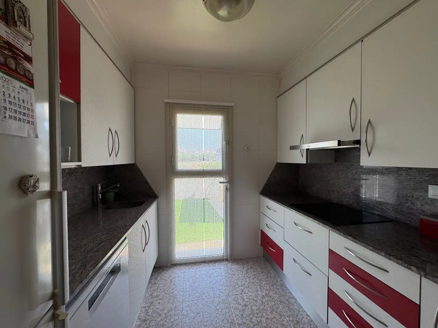 Cuina de Casa o xalet en venda en Dénia amb Jardí privat, Terrassa i Piscina