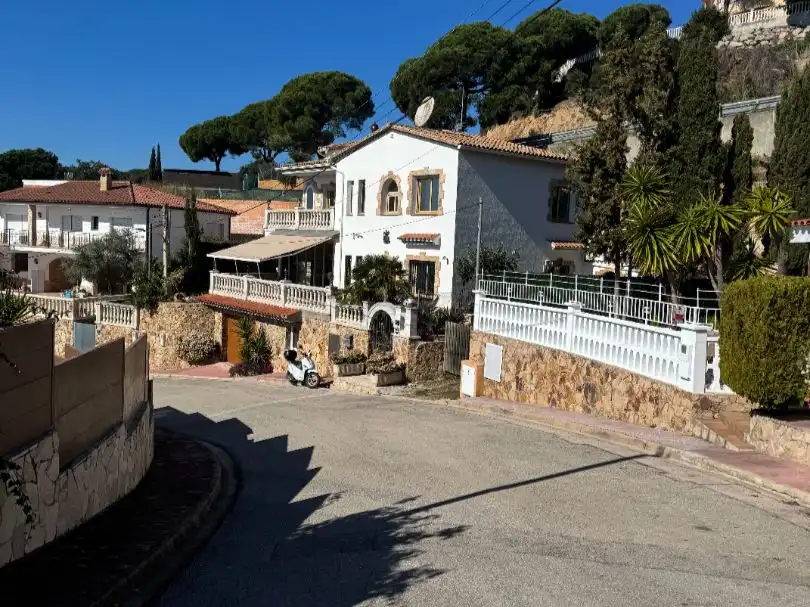 House with pool for sale in Passadge d'en Bandina 5, imagen 2