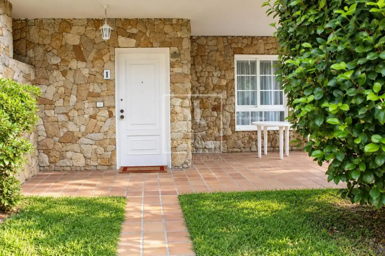 Vista exterior de Casa adosada en venda en Baiona amb Calefacció, Jardí privat i Terrassa