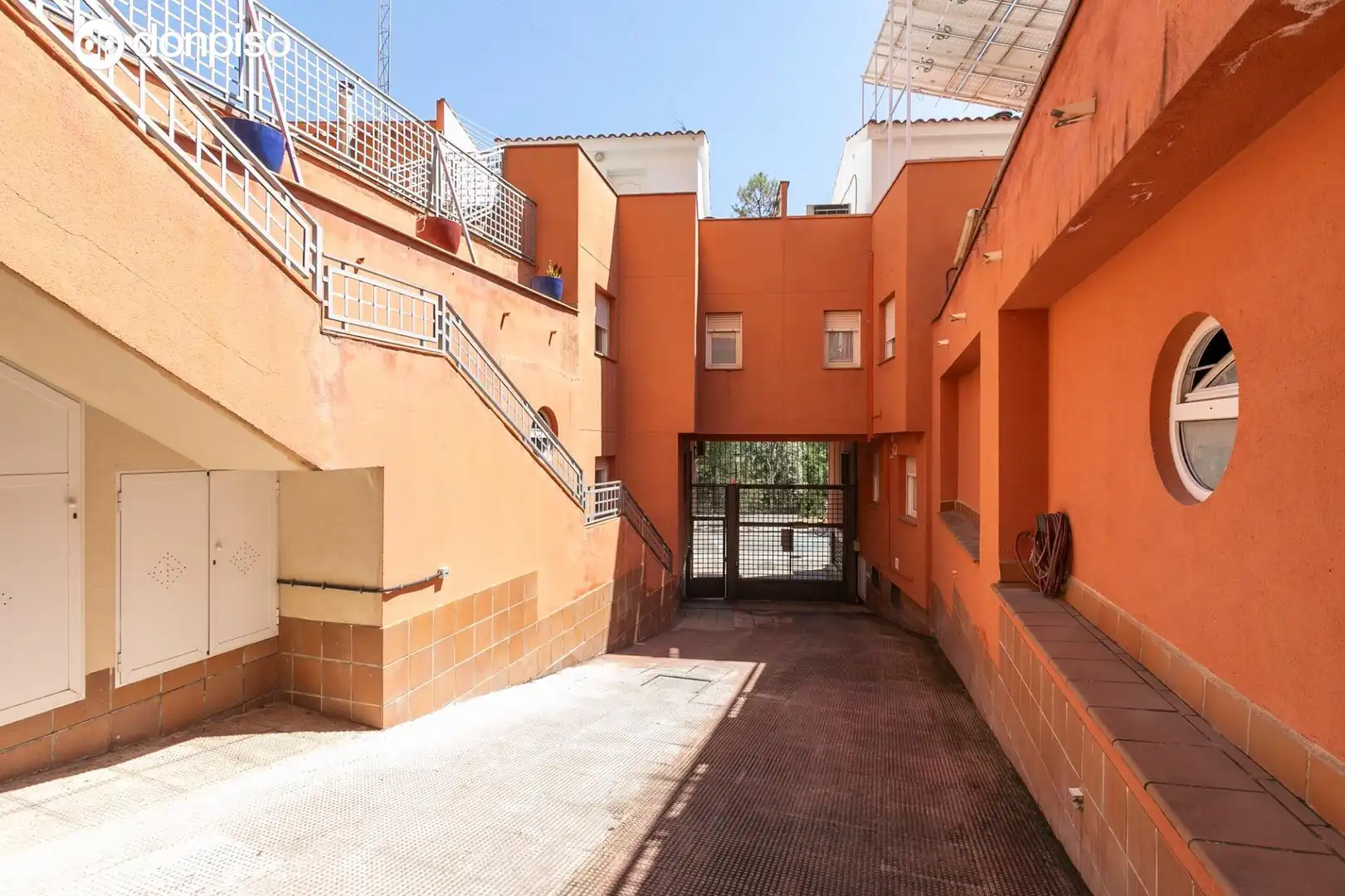 Vista exterior de Casa adosada en venta en Granada con Aire acondicionado, Calefacción y Terraza