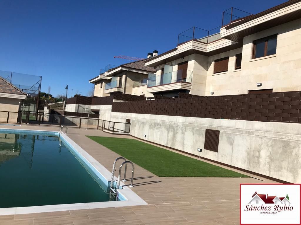 Piscina de Ático de alquiler en Galapagar con Calefacción, Terraza y Trastero