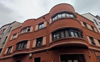 Vista exterior de Pis en venda en Gijón  amb Piscina