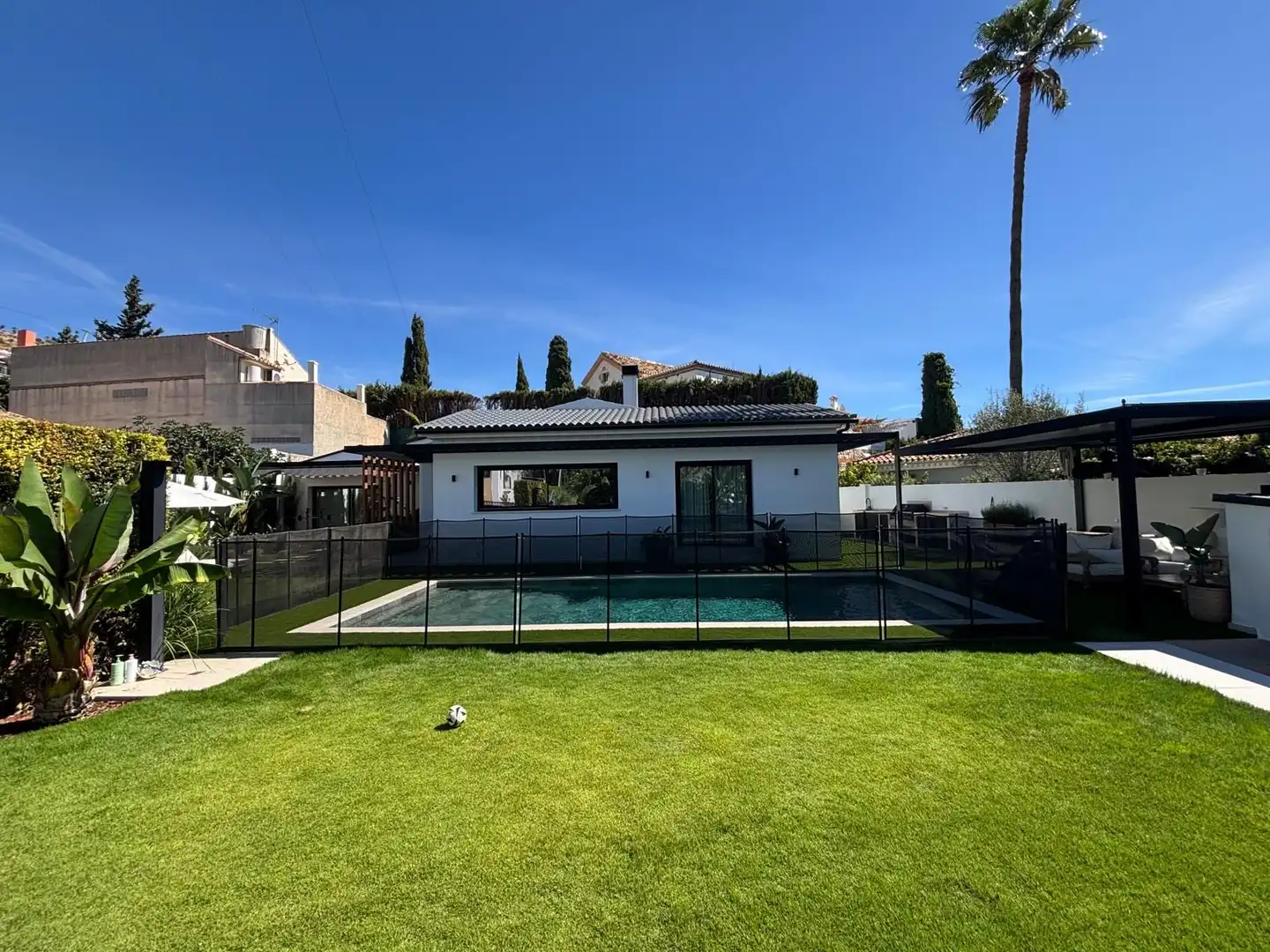 Piscina de Casa o xalet en venda en Benalmádena amb Aire condicionat, Jardí privat i Terrassa