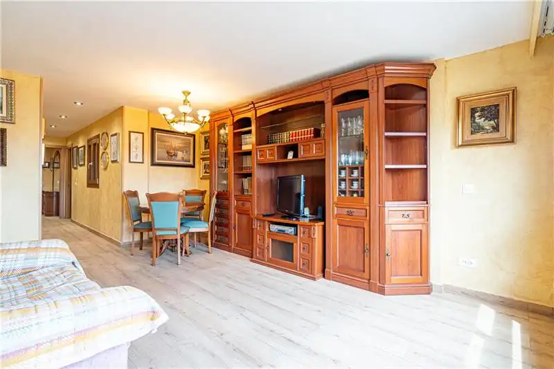 Piso con terraza en venta en Ponent