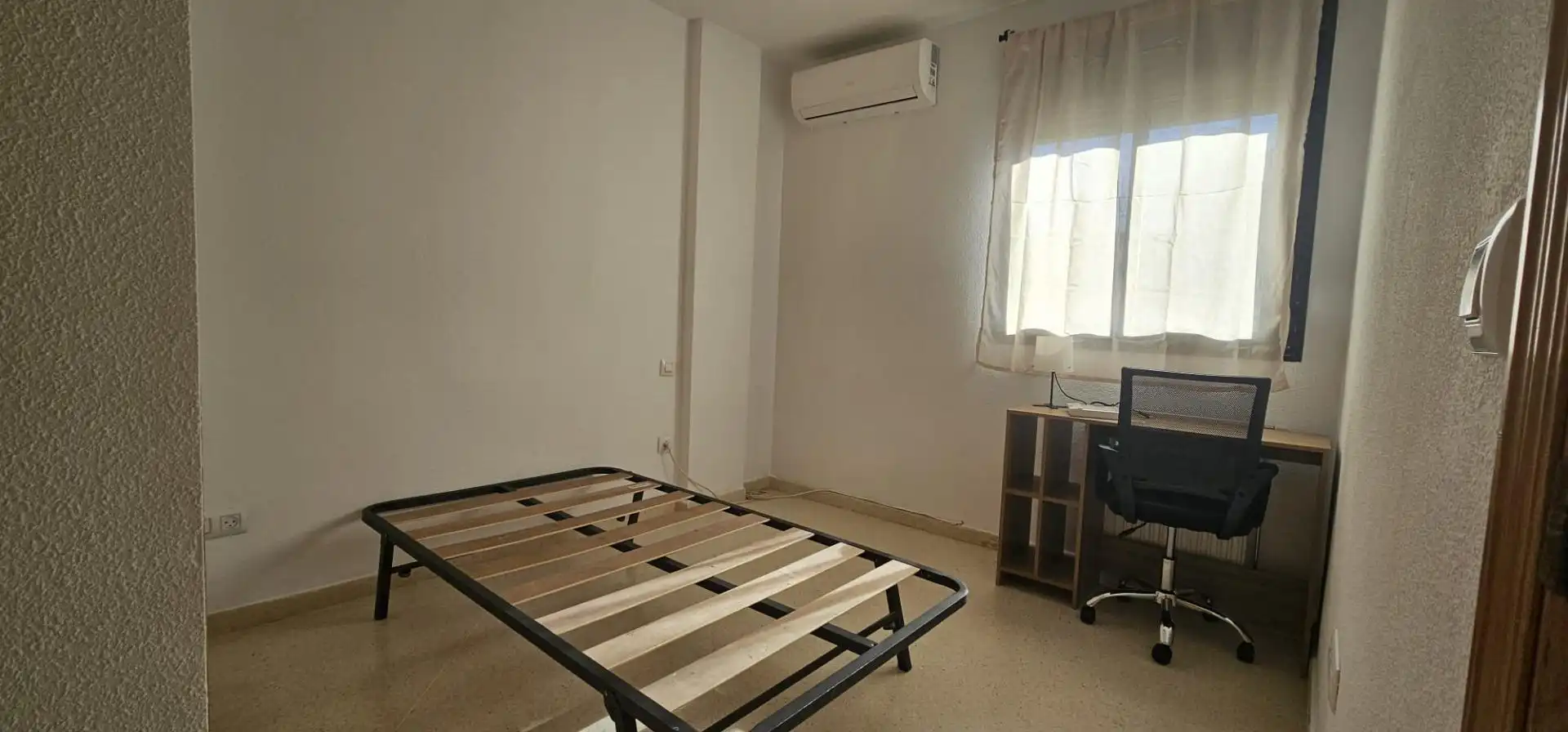 Schlafzimmer von Wohnung zur Miete in Badajoz mit Klimaanlage und Heizung