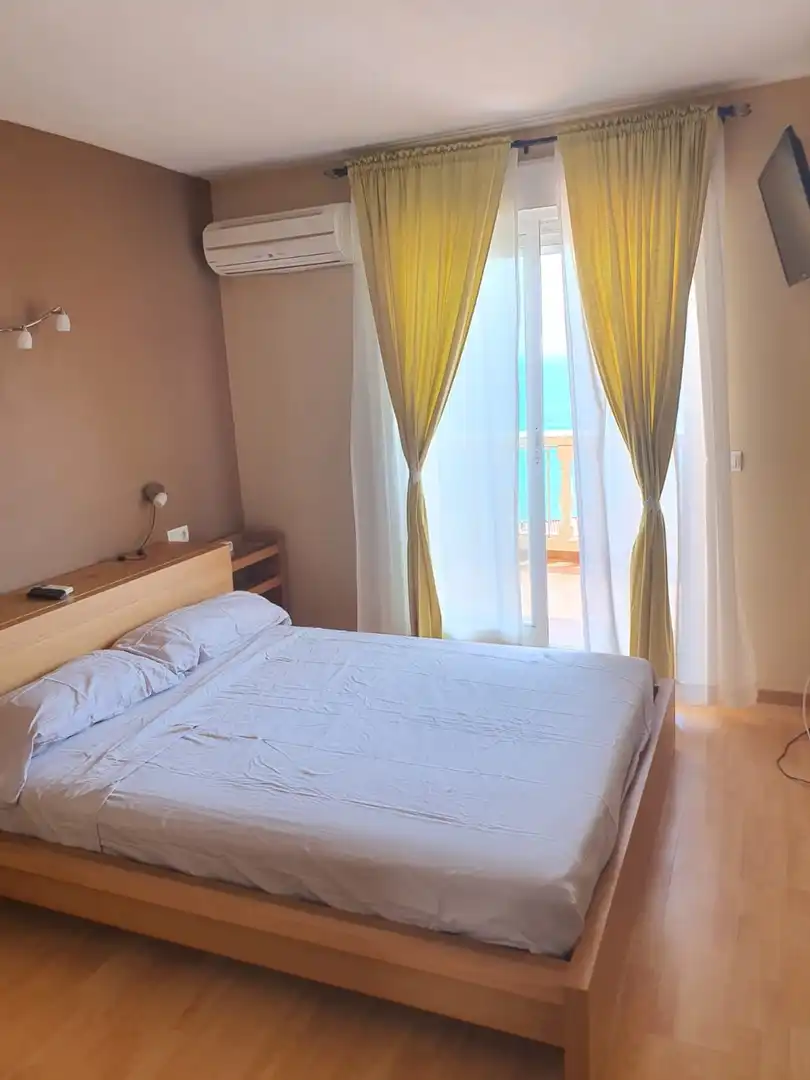 Dormitori de Apartament de lloguer en Fuengirola amb Aire condicionat, Calefacció i Terrassa