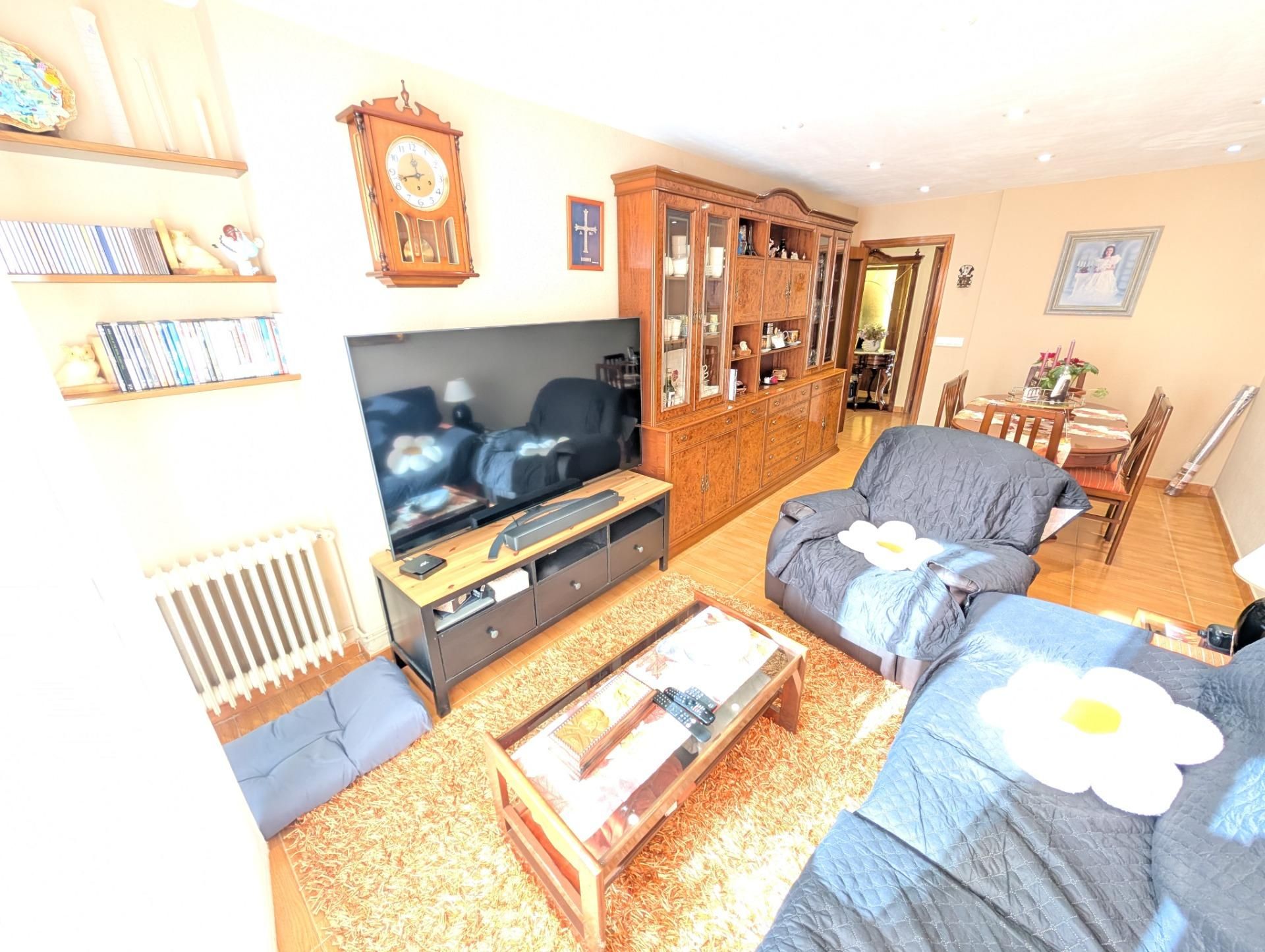 Sala de estar de Piso en venta en Oviedo  con Calefacción, Terraza y Trastero