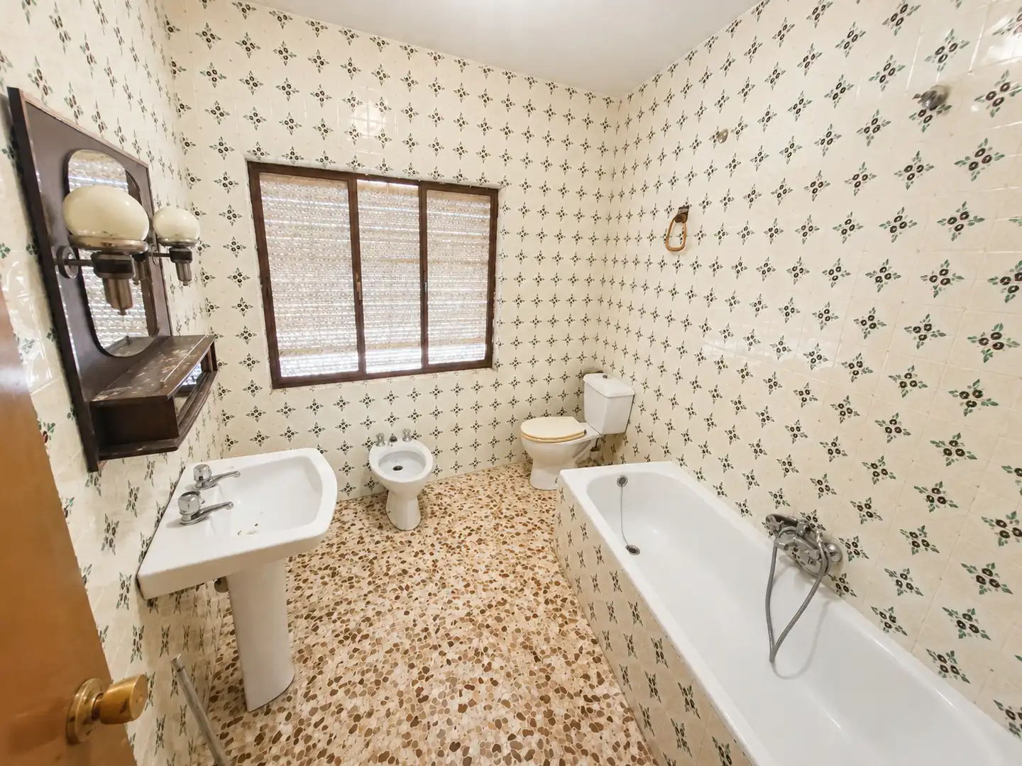 Baño de Casa adosada en venta en Carrión de Calatrava con Calefacción, Terraza y Trastero