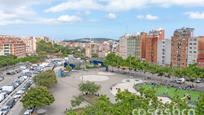 Vista exterior de Pis en venda en L'Hospitalet de Llobregat amb Calefacció