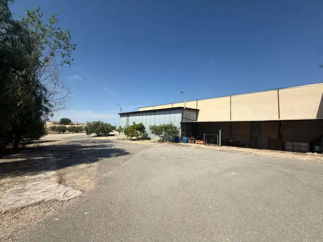 Industrial building for sale in Pasaje Campules